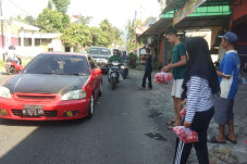 Harga Jual Tomat Anjlok,...