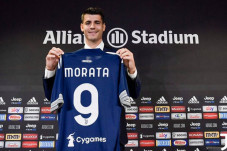 Diperkenalkan Juventus,...