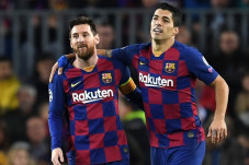 Kata Messi, Luis Suarez...