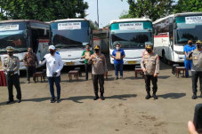 Terima Bansos dan Rapid...