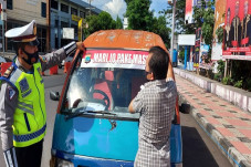 Disiplinkan Warga Pakai...