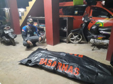 Pemuda Tenggelam di...