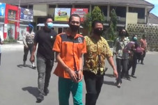 Dapat Bisikan Gaib Pemuda...