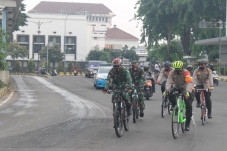Keliling Bersepeda,...