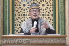 Kiyai Ahmad Zahro Pertanyakan...