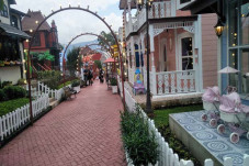 Jakarta PSBB, Wisatawan...