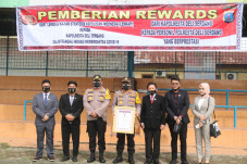 Berikan Layanan Terbaik...