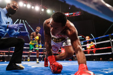 Dipukul KO Jermell Charlo...