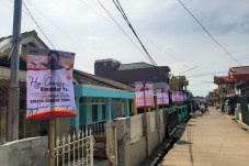 Nyeleneh dan Kreatif,...