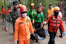 Hanyut 5 Km di Sungai...