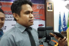 Dua Komisioner KPU Makassar...