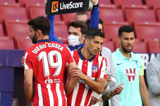 Luis Suarez Datang,...