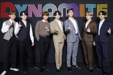 BTS Bakal Kembali Tampil...