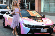 Paris Hilton Pamer Modifikasi...