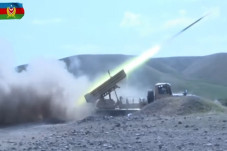 Selain S-300 Rusia,...