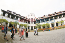 Omzet 0 Rupiah, Titik...