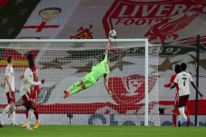 Bernd Leno si Penyelamat...