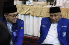 Amien Rais Identik dengan...