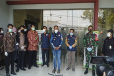 Berkantor di Depok,...