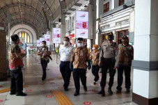 Persilakan Pakai Masker...