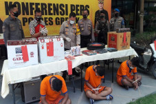 Bobol Minimarket di...