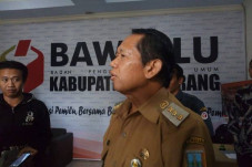 Dipecat PDIP, Bupati...