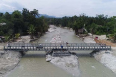 Bangun Jembatan Bailey,...