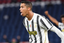 Pirlo Harapkan Cristiano...