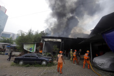 Si Jago Merah Mengamuk,...
