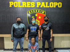 Ayah di Palopo Tega...