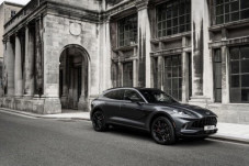 SUV Pertama Aston Martin...