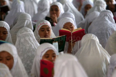 Berdayakan Ekonomi Pesantren,...