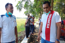 Kemarau, Warga Perbaiki...