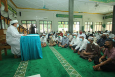Ustaz Tengku Zulkarnain...
