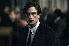 Warner Bros Tunda Penayangan...