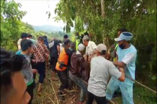 Konflik Keluarga, Pria...