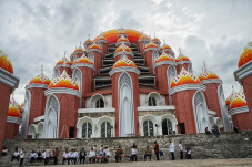 Masjid 99 Kubah di Kawasan...
