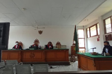 Bacakan Pleidoi, Sekjen...