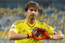 Tiga Kiper Kena Covid-19,...