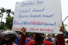 HNW: Penolakan Meluas,...