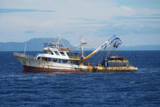 2 Kapal Asing Berbendera...