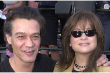 Eddie Van Halen Wafat,...