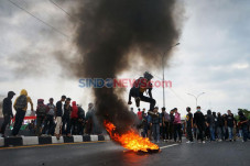 Massa Demo di Tugu Tani...