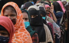 Saudi Tekan Bangladesh...