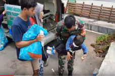 Puluhan Warga Keracunan,...
