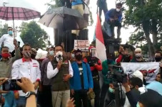 Ridwan Kamil Teken Surat...