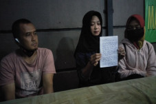 Keluarga Pria yang Ancam...