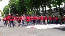 Mahasiswa Salat Gaib...