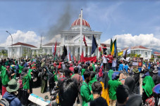 Tolak UU Cipta Kerja,...