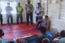 Dua Petani Tewas Gantung...